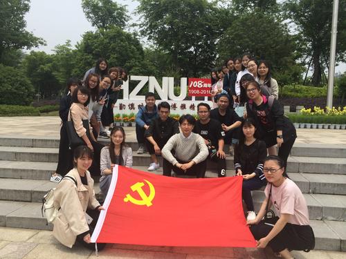 01 全体党员合影