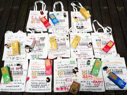 05 写满深情寄语的纪念品