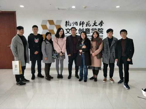 05 与部分创业校友合影