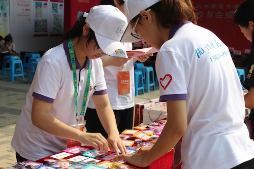 志愿者准备签到处2