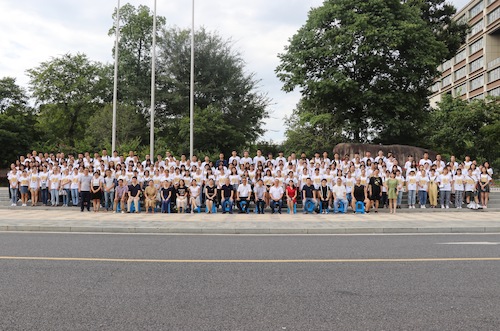 2018级新生与教师合影留念