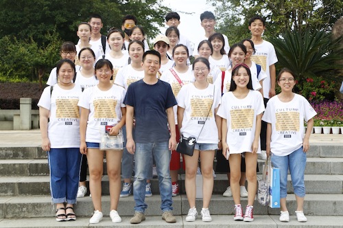 文创类182班合影