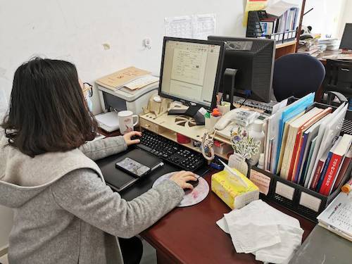 朱叶佳  疫情中坚持学生联系