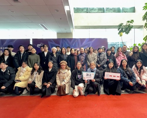 蜜桃视频
获奖师生代表合影留念